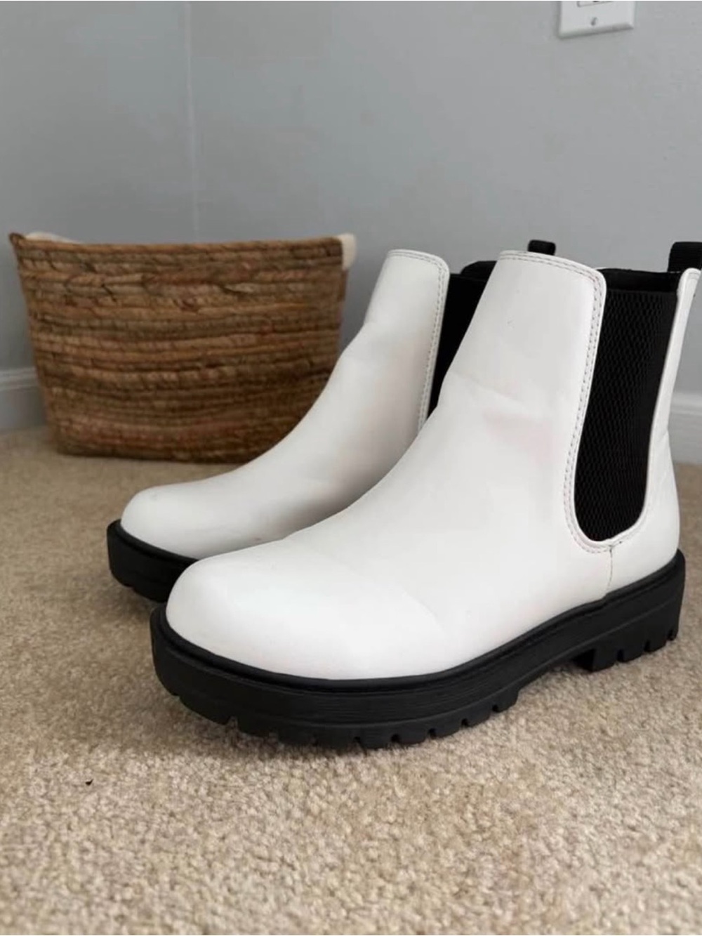 White Chelsea Lug Sole Ankle Boots Size 8.5